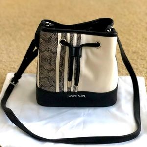 Calvin Klein Gabrianna mini bucket bag